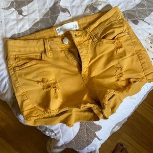 Rust frayed shorts size 26